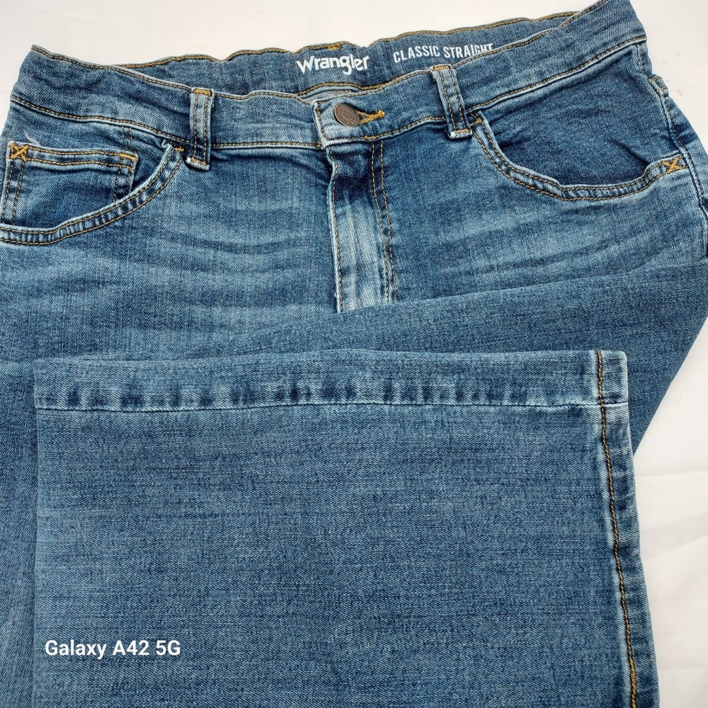 Wrangler Boys Classic Straight Jeans Medium Wash Blue Husky Size 14 112325749